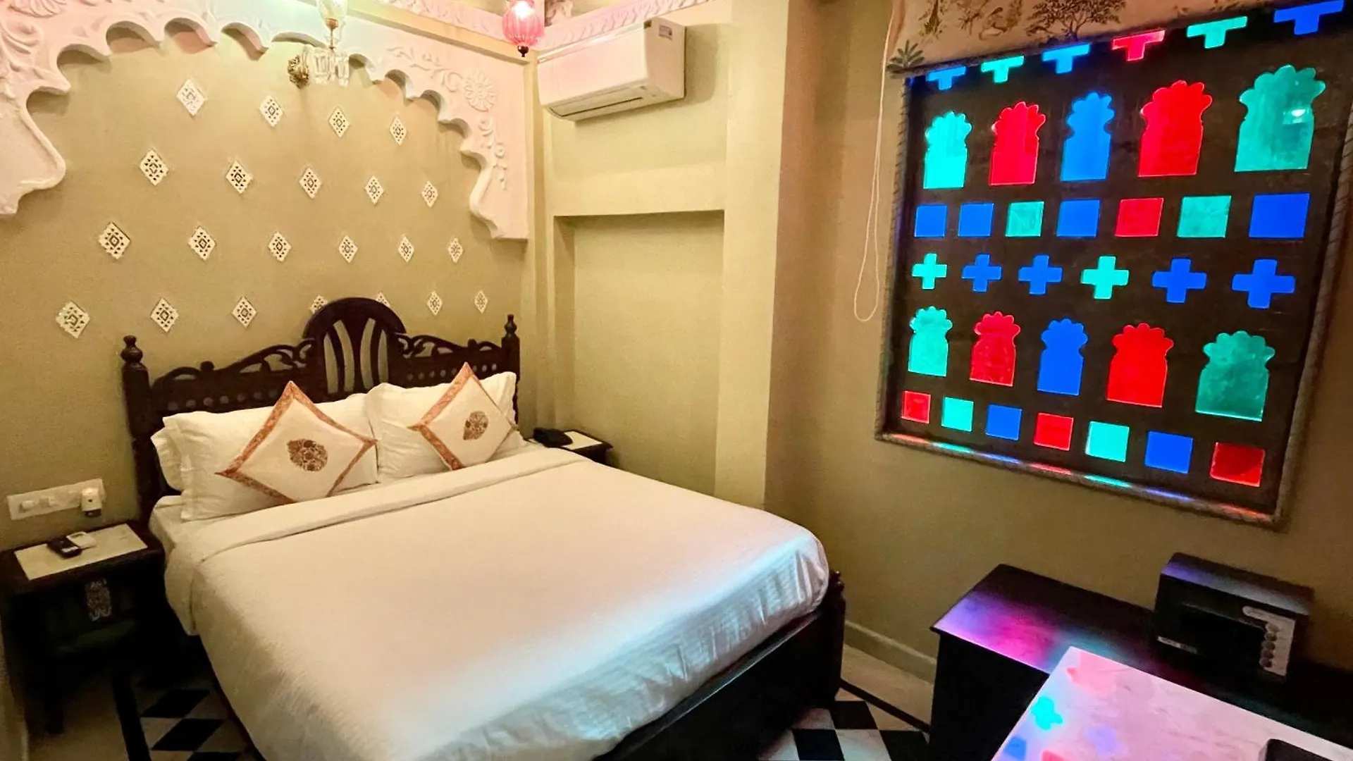Sheeshmahal By Oladar Hotel Udaipur