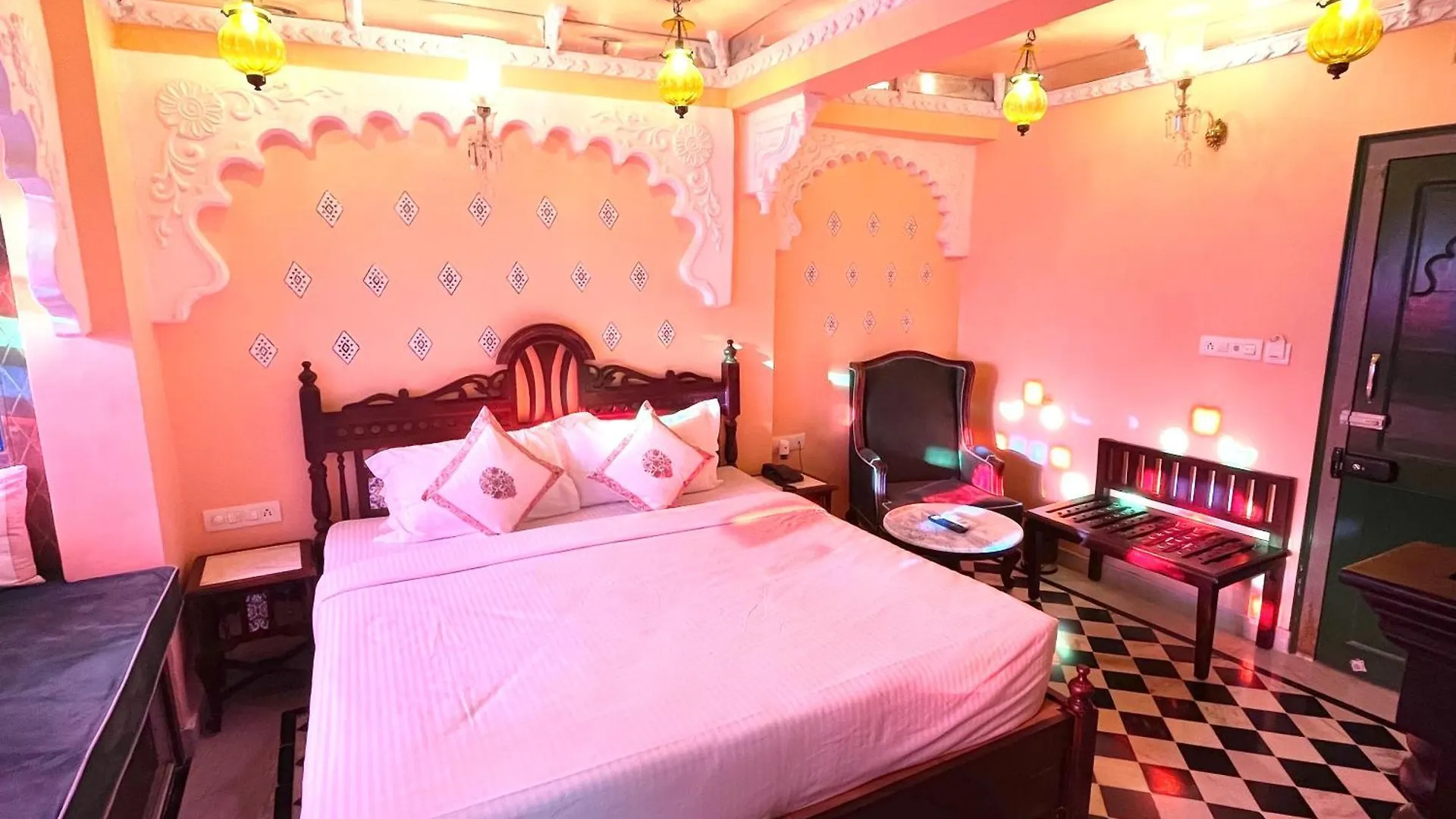Sheeshmahal By Oladar Hotel Udaipur